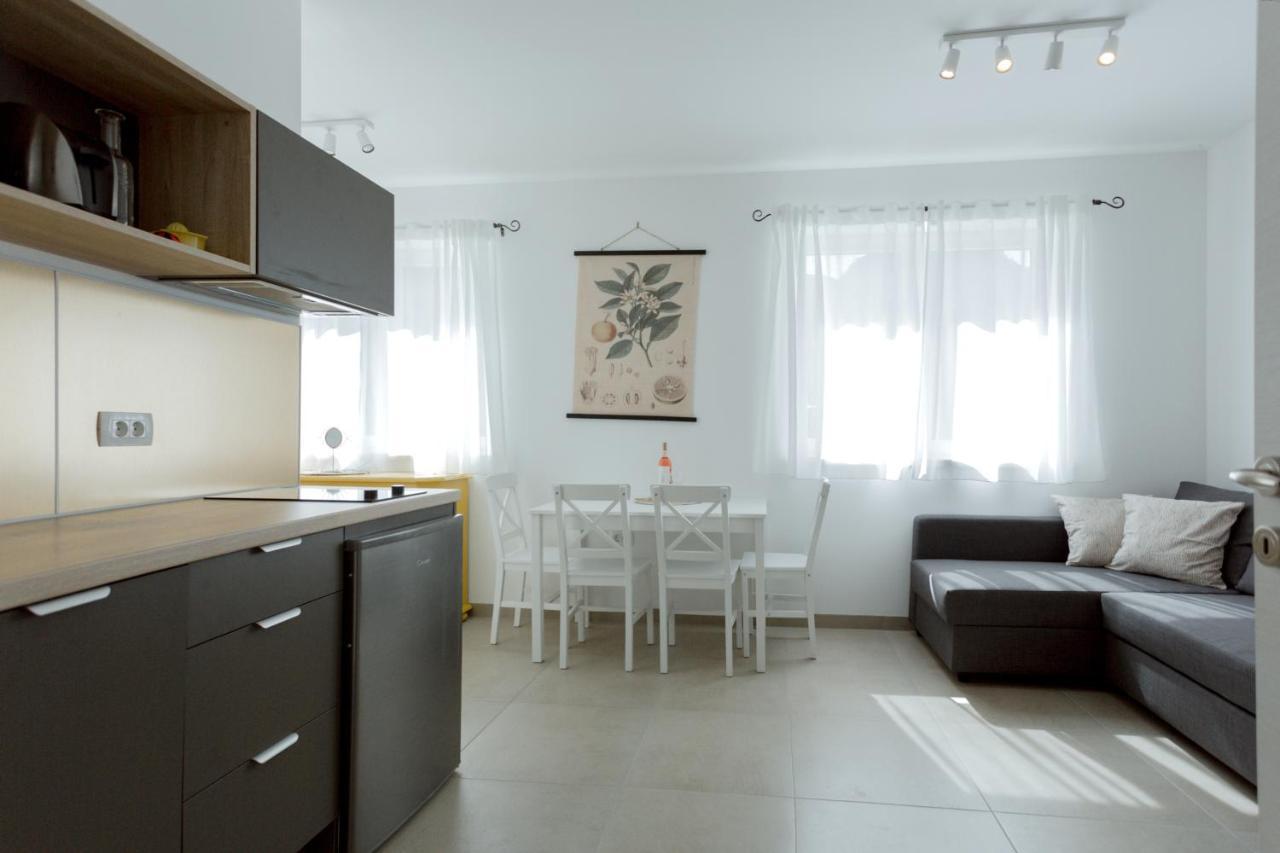 Apartments Ivica 奥米什 外观 照片