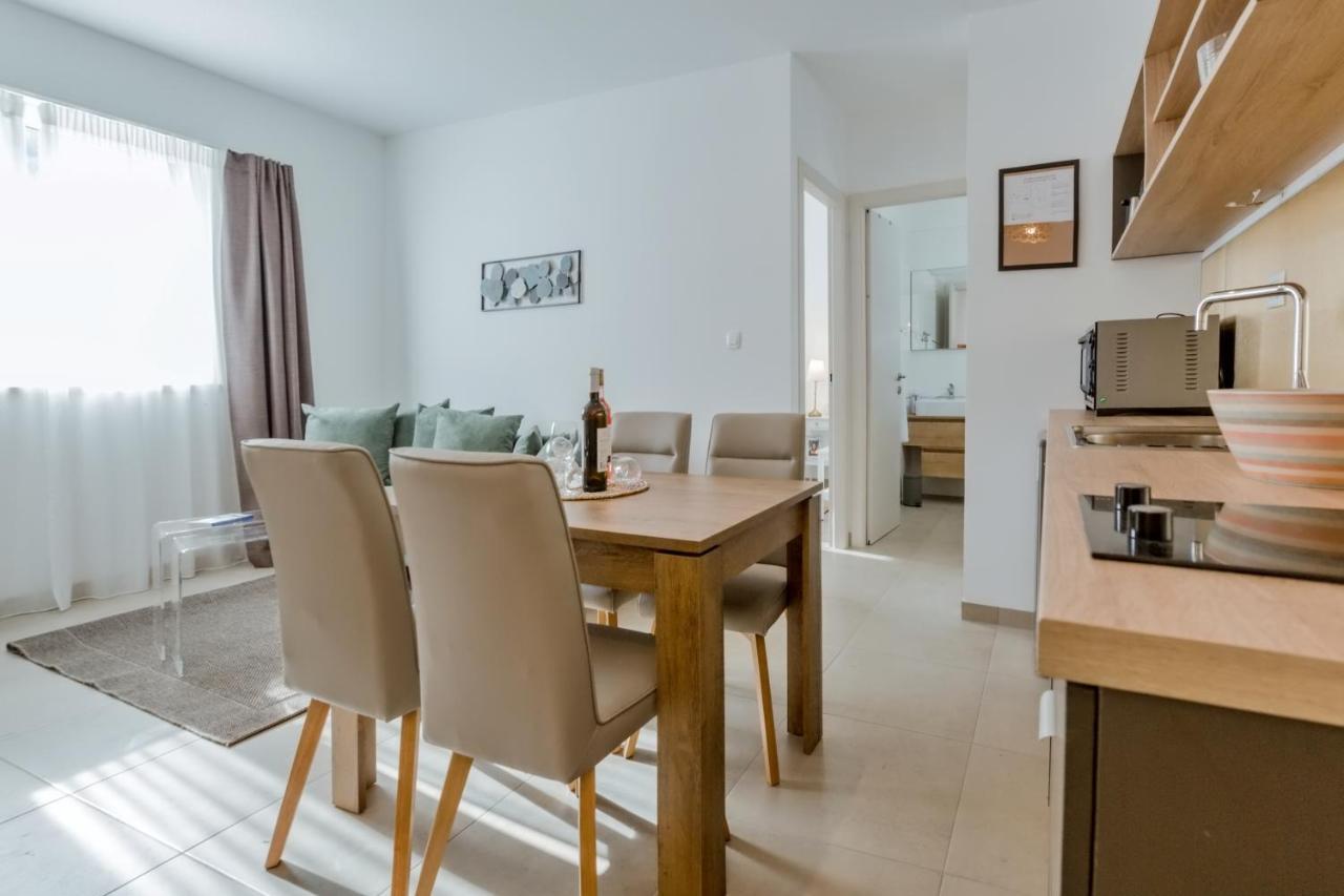 Apartments Ivica 奥米什 外观 照片