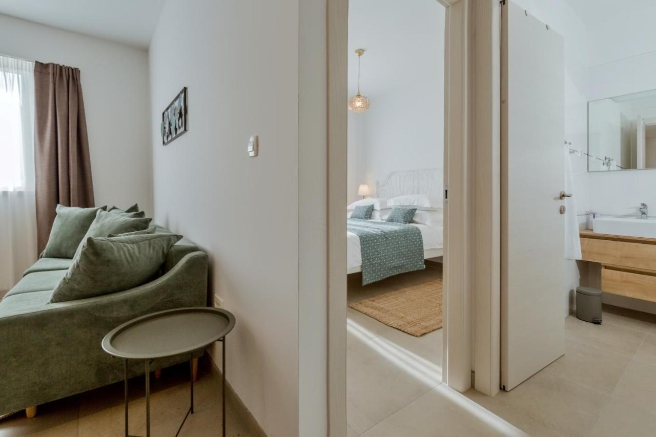 Apartments Ivica 奥米什 外观 照片