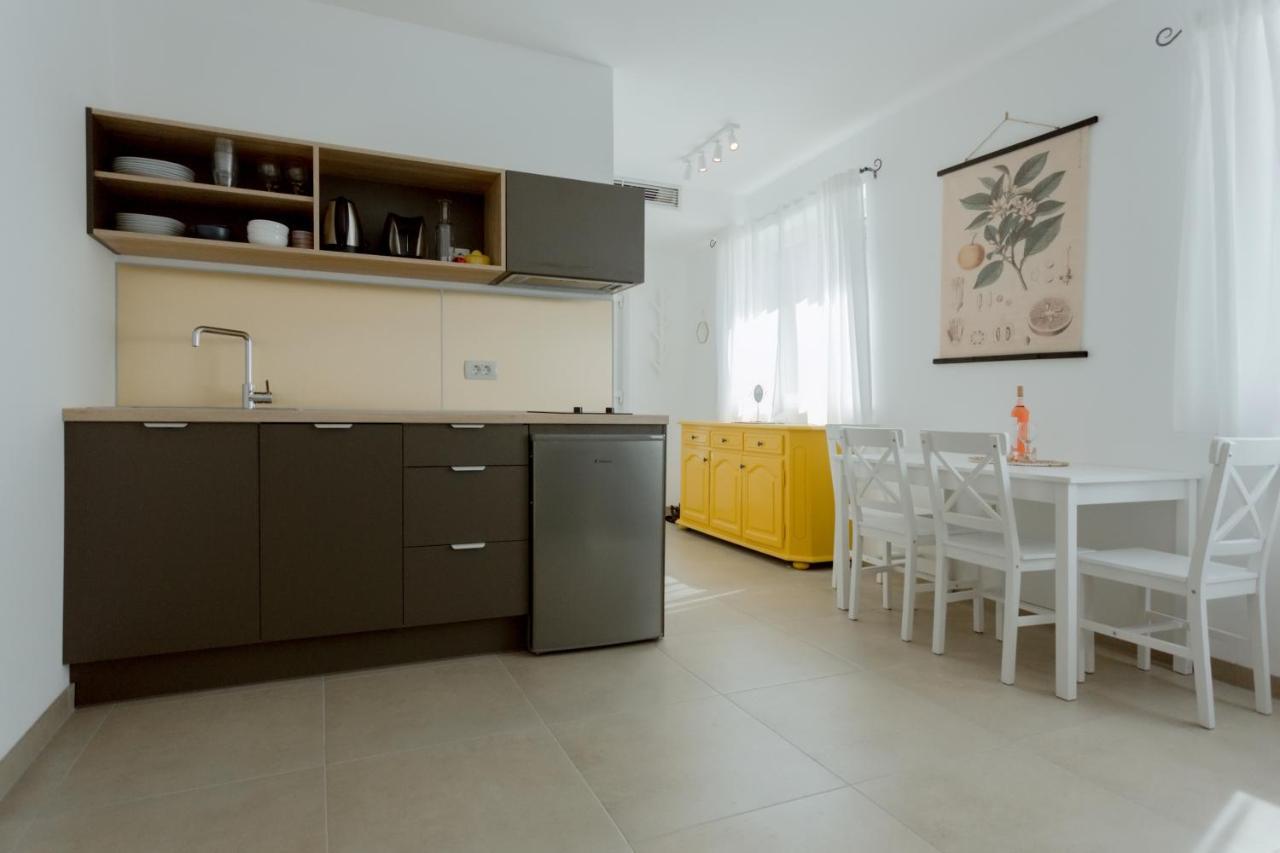 Apartments Ivica 奥米什 外观 照片