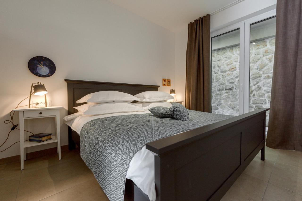 Apartments Ivica 奥米什 外观 照片