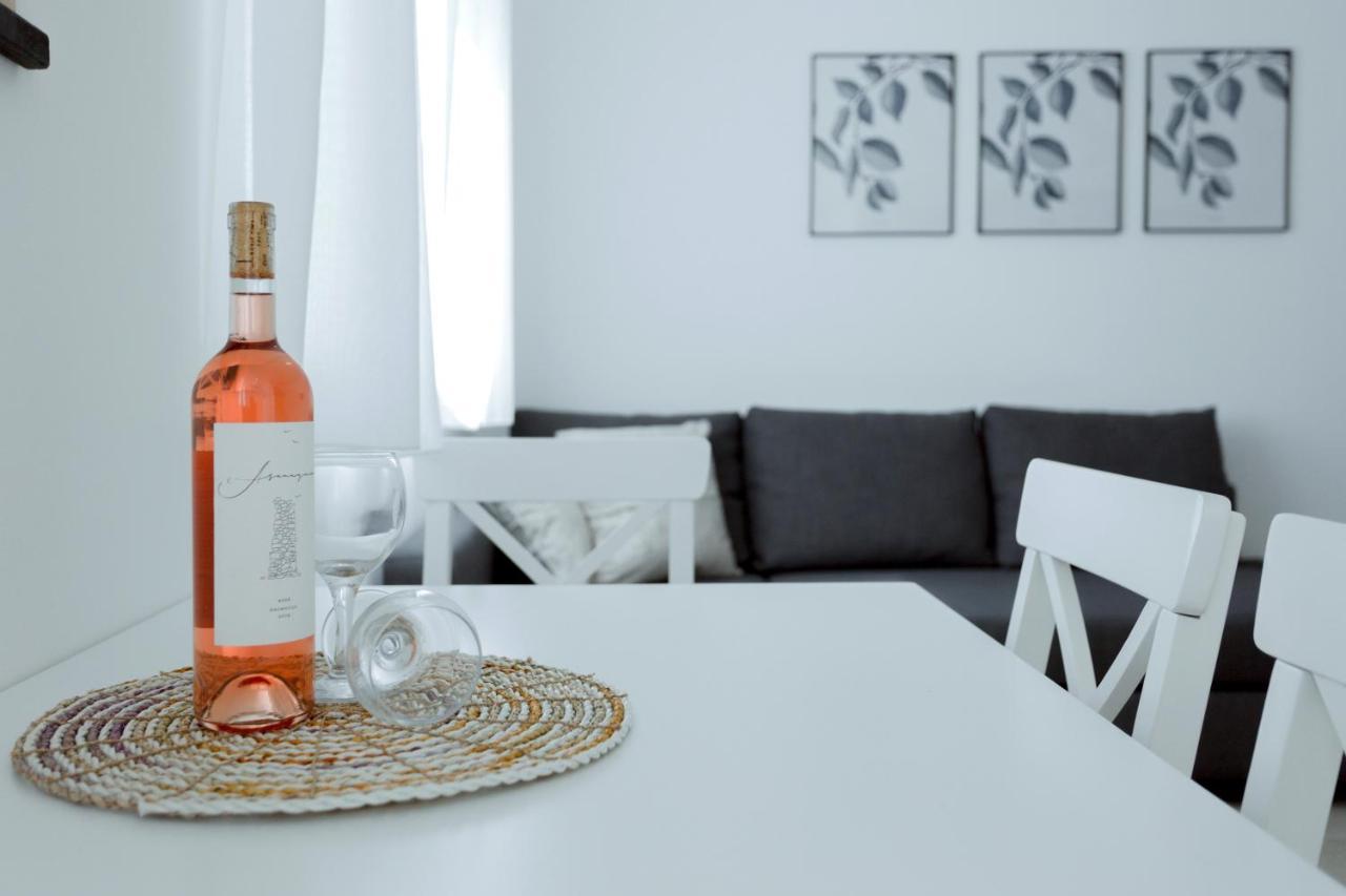 Apartments Ivica 奥米什 外观 照片