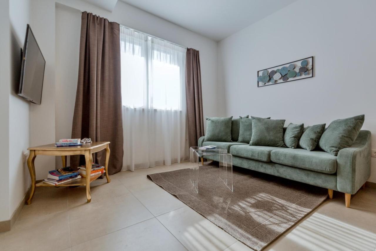 Apartments Ivica 奥米什 外观 照片